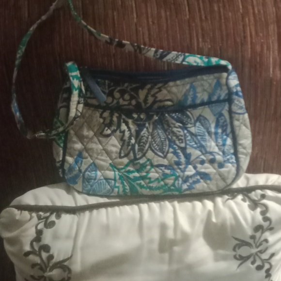 Vera Bradley crossbody - Picture 2 of 4